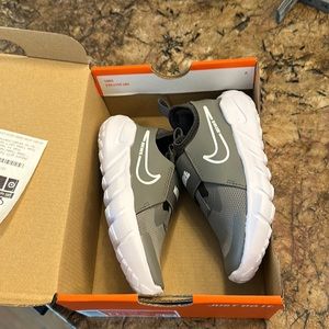 Brand new in box Nike flex runner 2